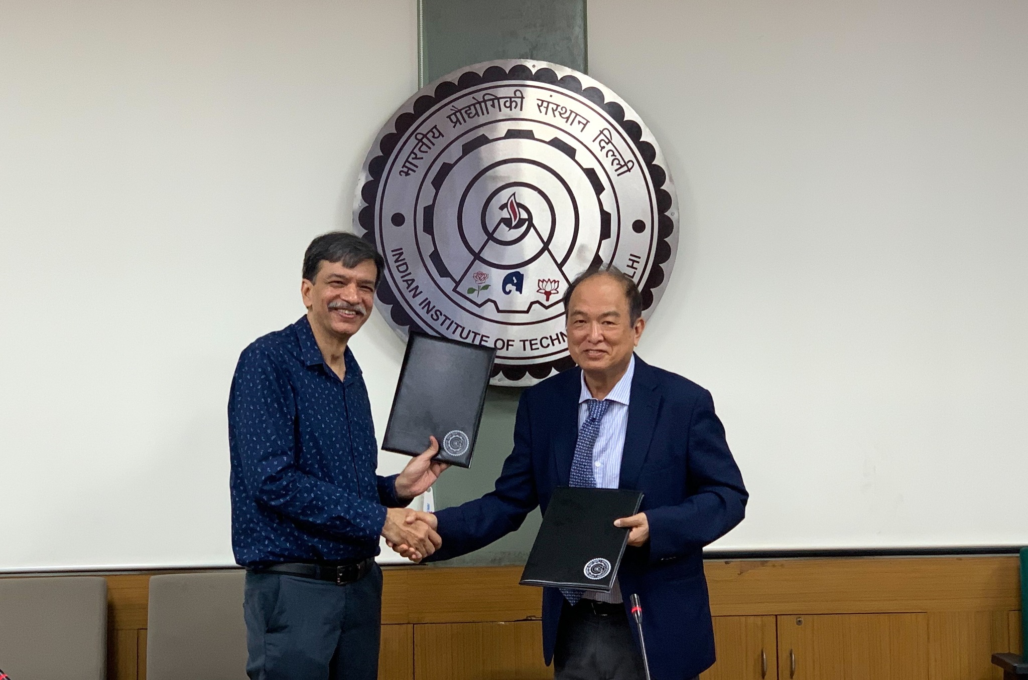 國際半導體產業學院代表團拜訪印度理工學院德里分校