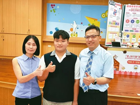 高中自學無邊界，陽明交大在網路孕育總統教育獎得主