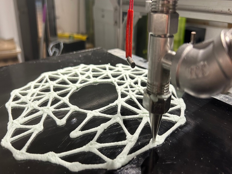 「ReuScale-循鱗」將廢棄魚鱗製成精美藝術品