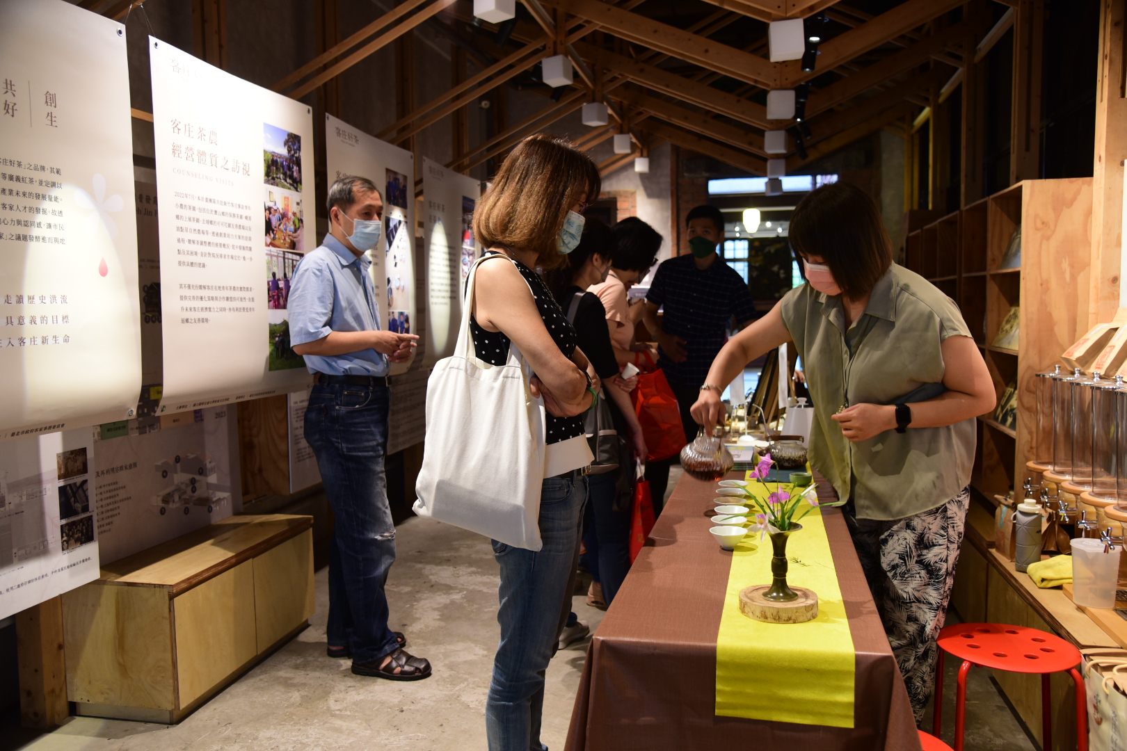 陽明交大客院培力二代青農，四校攜手共創「客庄好茶」形象品牌